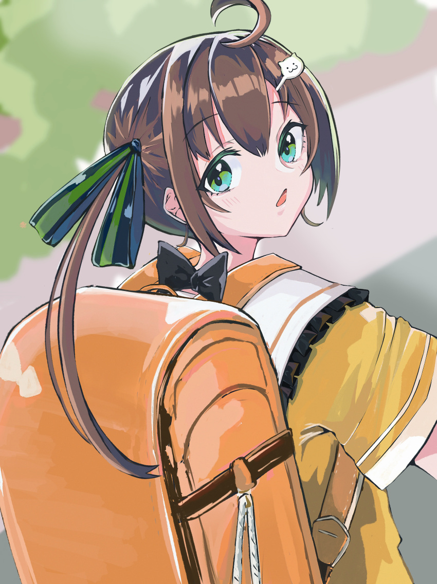 1girl absurdres ahoge aqua_eyes backpack bag bangs black_bow black_ribbon bow brown_hair cat_hair_ornament child day hair_between_eyes hair_ornament hair_ribbon hamanaka highres hololive looking_at_viewer looking_back medium_hair natsuiro_matsuri orange_bag orange_shirt outdoors randoseru ribbon shirt short_sleeves solo triangle_mouth virtual_youtuber wide_sleeves younger