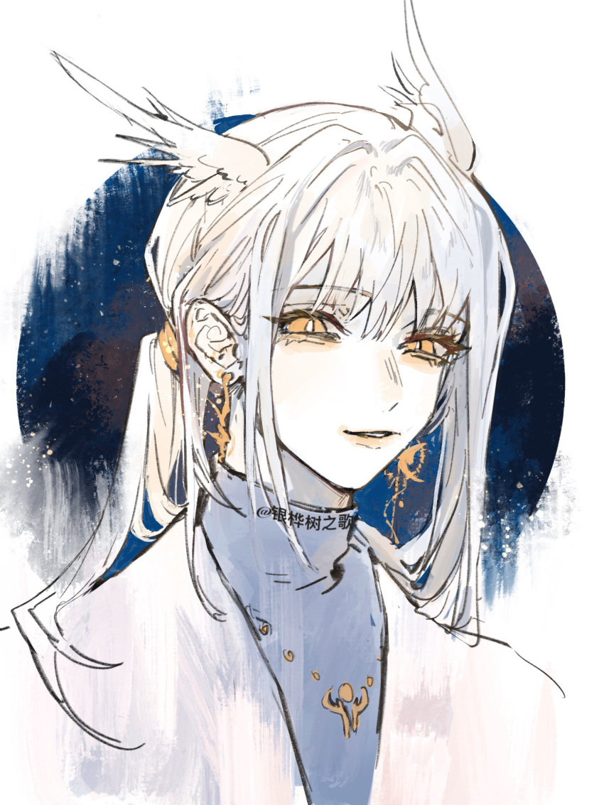 1boy grey_hair highres light_smile looking_at_viewer medium_hair ponytail sidelocks sky:_children_of_the_light solo upper_body xiaohailang630 yellow_eyes