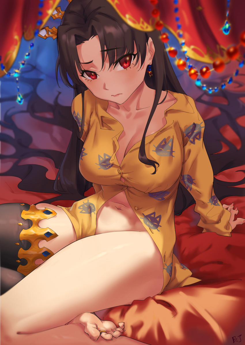 1girl bangs black_hair bleemjay breasts fate/grand_order fate_(series) highres ishtar_(fate) ishtar_(fate)_(all) long_hair looking_at_viewer medium_breasts parted_bangs red_eyes revision two_side_up