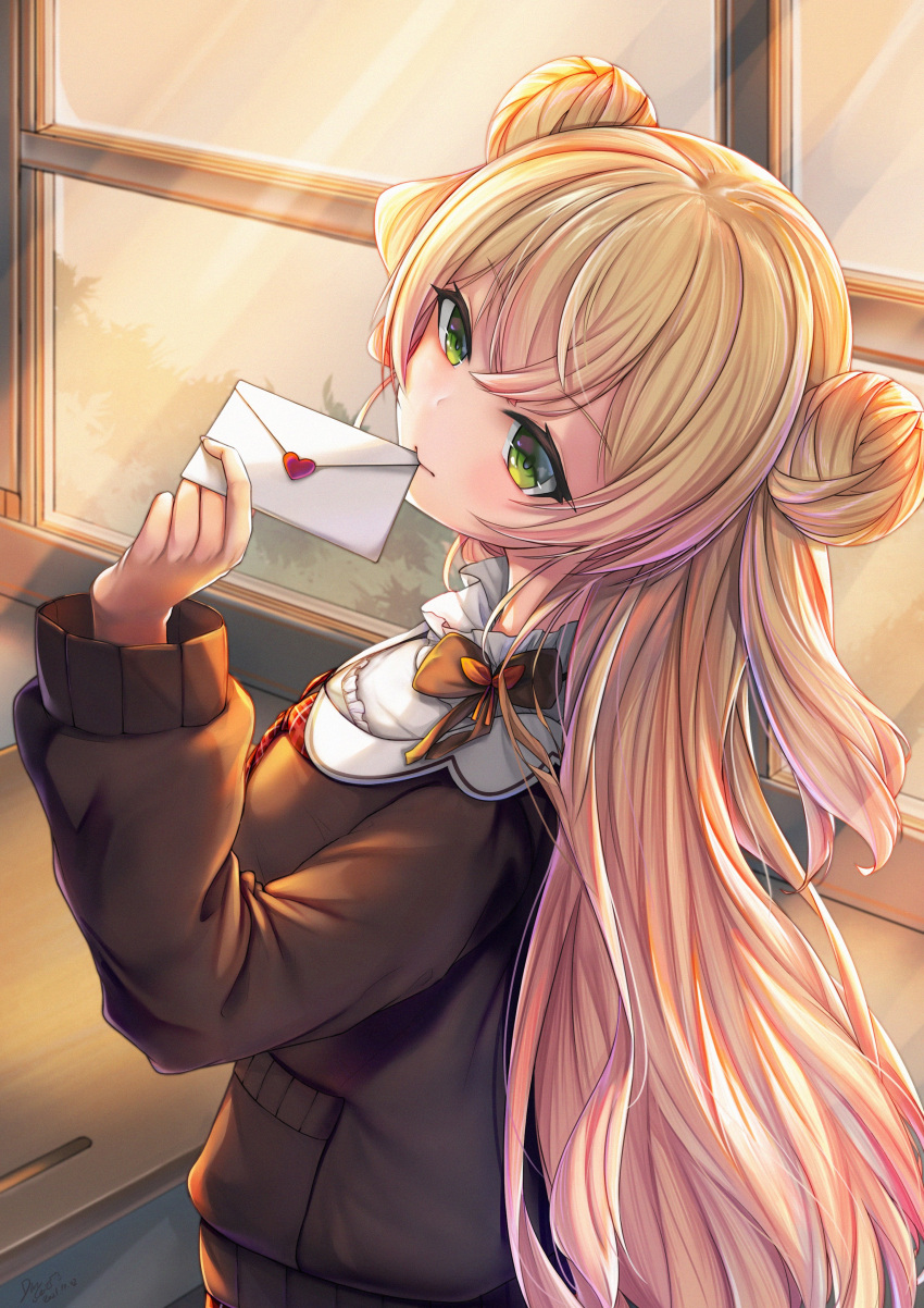 1girl absurdres bangs blonde_hair brown_sweater classroom commentary_request desk dincat double_bun eyebrows_visible_through_hair gradient_hair green_eyes highres holding holding_letter hololive indoors letter long_hair long_sleeves looking_away love_letter momosuzu_nene mouth_hold multicolored_hair pink_hair school_desk solo sweater two_side_up upper_body very_long_hair virtual_youtuber window