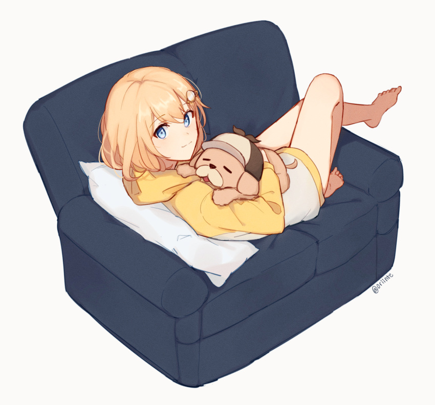1girl bangs blonde_hair blue_eyes bubba_(watson_amelia) couch hair_ornament highres holding hololive hololive_english holomyth hug looking_at_viewer lying monocle_hair_ornament orinte pillow short_hair smile solo virtual_youtuber watson_amelia
