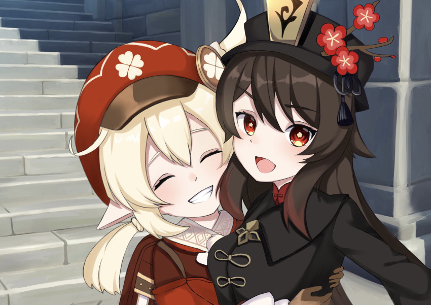 2girls 3d_background 8e :d ^_^ ^o^ ahoge backpack bag bangs black_hair black_headwear black_shirt brown_gloves brown_scarf cabbie_hat chinese_clothes closed_eyes clover_print commentary eyebrows_visible_through_hair flower genshin_impact gloves hair_between_eyes hat hat_feather hat_flower hat_ornament head_tilt height_difference highres hu_tao_(genshin_impact) hug klee_(genshin_impact) light_brown_hair long_hair long_sleeves looking_at_viewer low_twintails multiple_girls open_mouth pointy_ears randoseru red_eyes scarf shirt sidelocks smile symbol-shaped_pupils twintails