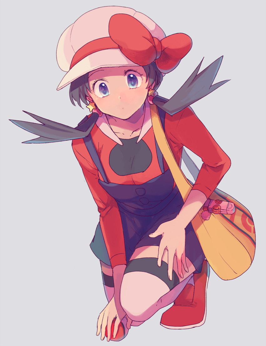 1girl blue_eyes blue_overalls bow cabbie_hat collarbone commentary_request earrings eyelashes full_body grey_background grey_hair hat hat_bow highres holding holding_poke_ball jewelry kris_(pokemon) long_hair poke_ball poke_ball_(basic) pokegear pokemon pokemon_adventures red_bow red_footwear red_shirt shirt shoes simple_background solo thigh-highs twintails white_headwear white_legwear yellow_bag yui_ko