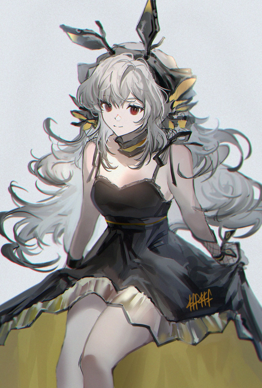 1girl arknights bangs bare_arms bare_shoulders black_dress breasts clear_(4ff44f) commentary_request dress feet_out_of_frame grey_background highres long_hair looking_at_viewer red_eyes silver_hair simple_background skirt_hold small_breasts smile solo spaghetti_strap very_long_hair weedy_(arknights)