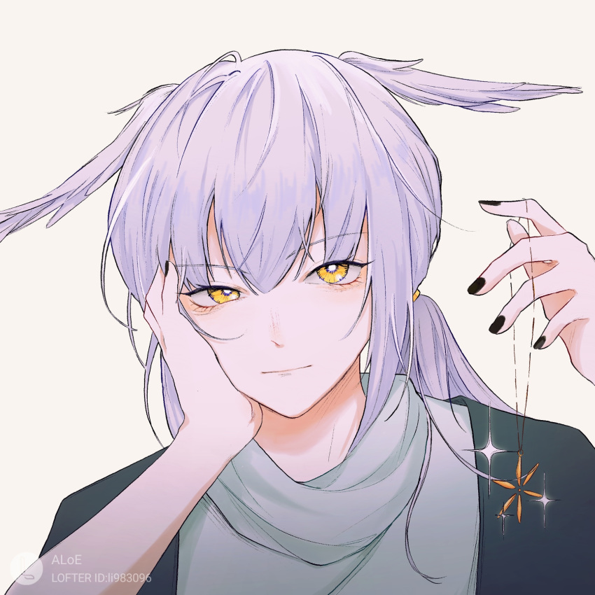 1boy black_cape black_nails cape closed_mouth expressionless eyebrows_visible_through_hair glint grey_hair hair_between_eyes hand_on_own_chin highres jewelry looking_at_viewer male_focus mimizuku_(sky:_children_of_the_light) necklace ponytail sidelocks simple_background sky:_children_of_the_light solo sparkle tied_hair upper_body white_hair yellow_eyes