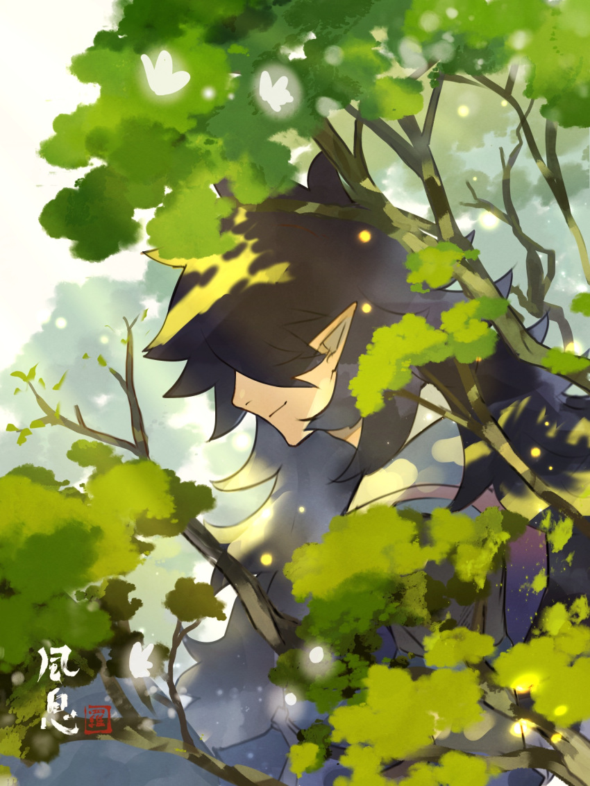 1boy branch fengxi_(the_legend_of_luoxiaohei) hair_over_eyes highres leaf long_hair plant pointy_ears profile smile solo the_legend_of_luo_xiaohei tree upper_body yunomoto