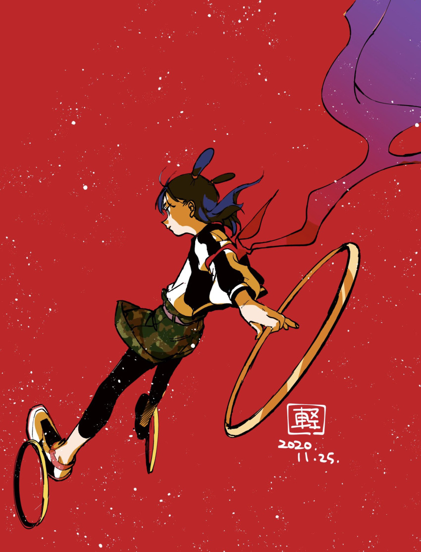 1boy black_hair black_legwear camouflage camouflage_shorts dated double_bun highres holding_hoop leggings legwear_under_shorts long_sleeves murimajimuri nezha_(the_legend_of_luoxiaohei) profile red_background shoes shorts solo the_legend_of_luo_xiaohei