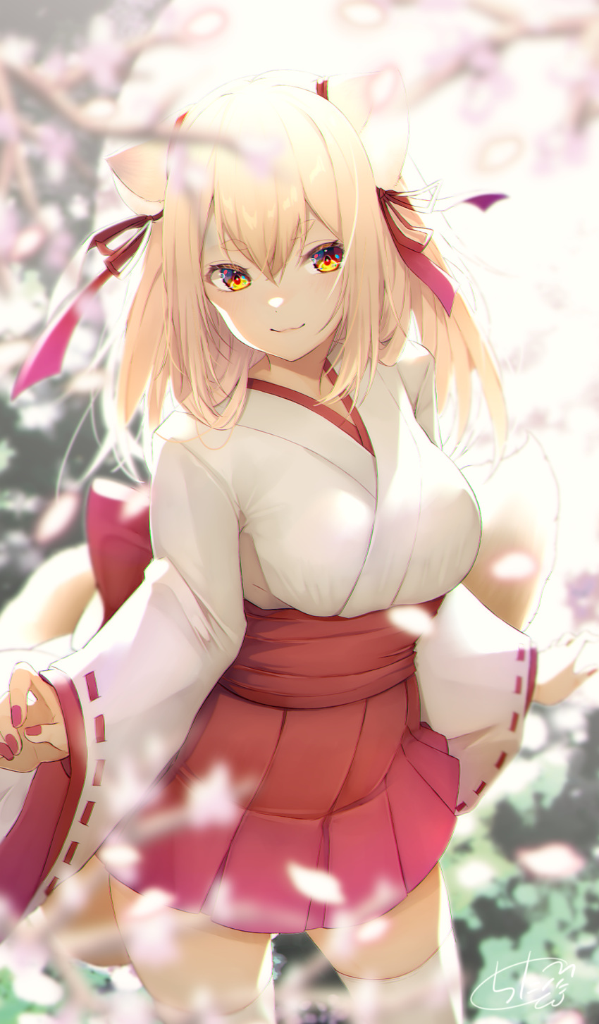 1girl animal_ear_fluff animal_ears bangs blonde_hair blurry blurry_background blurry_foreground breasts chita_(ketchup) closed_mouth depth_of_field eyebrows_visible_through_hair fox_ears fox_girl fox_tail hair_between_eyes highres japanese_clothes kimono long_hair long_sleeves looking_at_viewer medium_breasts miko nail_polish original pleated_skirt purple_nails red_eyes red_skirt ribbon-trimmed_sleeves ribbon_trim short_eyebrows signature skirt sleeves_past_wrists smile solo standing tail thick_eyebrows thigh-highs white_kimono white_legwear wide_sleeves