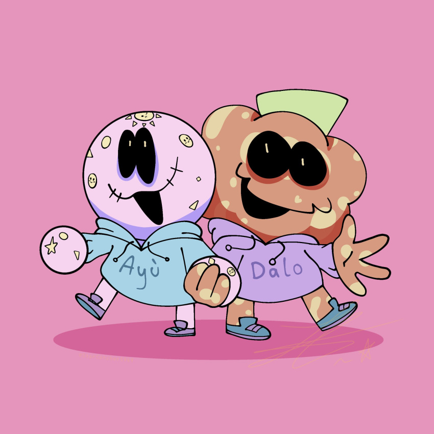 2boys alternate_universe english_commentary friday_night_funkin' friday_night_funkin'_soft haxeflixel holding_hands hoodie male_focus multiple_boys newgrounds open_mouth pink_background pump_(sr_pelo) simple_background skid_(sr_pelo) smile spanish_text spooky_month standing star_(symbol) starcatcher5969