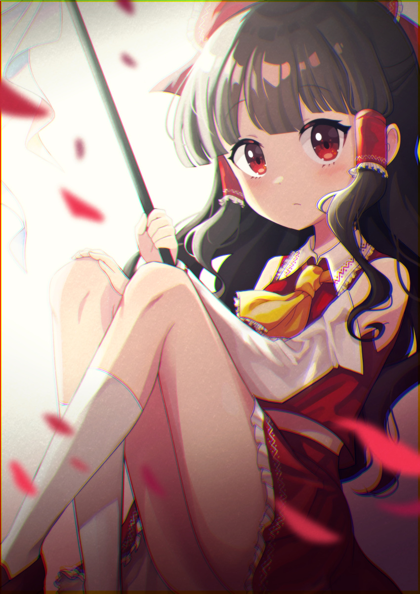 2girls absurdres ascot bangs bare_shoulders black_hair bow collar detached_sleeves feet_out_of_frame gohei hair_bow hair_tubes hakurei_reimu highres long_hair looking_at_viewer multiple_girls nontraditional_miko offbeat red_bow red_eyes red_shirt red_skirt shirt sidelocks sitting skirt sleeveless socks solo touhou white_collar white_legwear yellow_neckwear