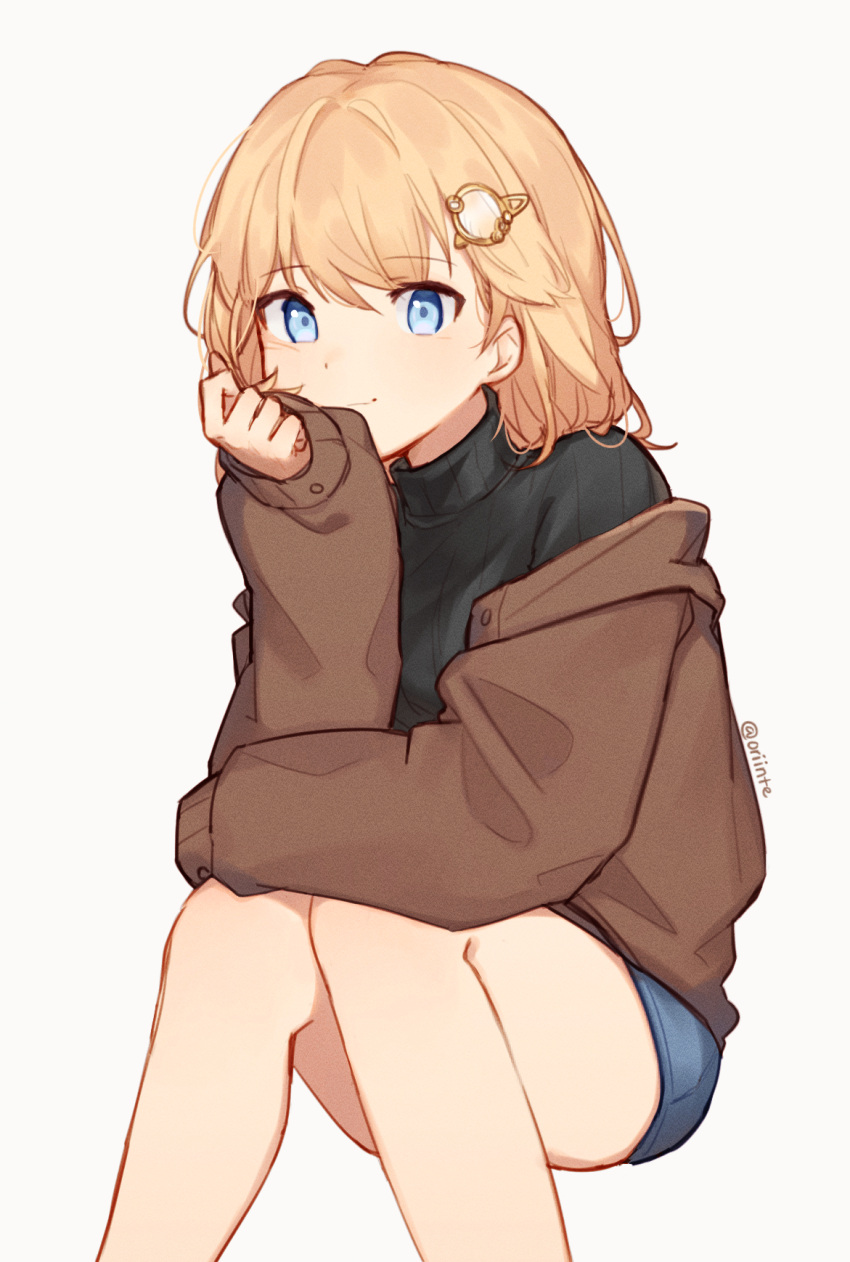 1girl alternate_costume blonde_hair blue_eyes blue_shorts breasts brown_sweater commentary english_commentary hair_ornament highres hololive monocle_hair_ornament orinte shorts simple_background sitting smile solo sweater thighs turtleneck watson_amelia white_background