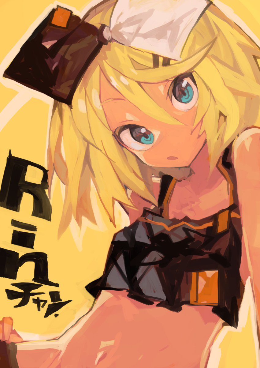 1girl absurdres arm_support bangs bare_shoulders black_shirt blonde_hair blue_eyes bow crop_top eyebrows_visible_through_hair hair_between_eyes hair_bow hair_ornament hairclip hand_on_hip highres kaamin_(mariarose753) kagamine_rin looking_at_viewer medium_hair navel open_mouth parted_lips shirt solo tsurime upper_body vocaloid yellow_background