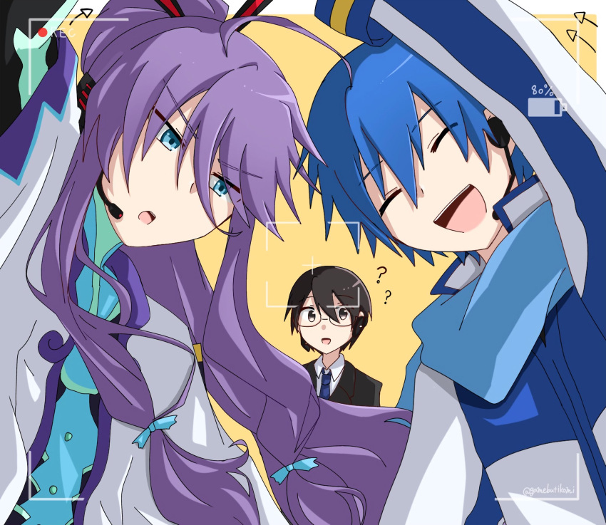 3boys ? ?? arm_up arrow_(symbol) battery_indicator black_suit blue_eyes blue_hair blue_neckwear blue_scarf bodysuit brown_eyes brown_hair closed_eyes coat commentary facing_viewer formal hair_ornament hair_stick headset highres hiyama_kiyoteru kaito_(vocaloid) kamui_gakupo long_hair looking_at_viewer male_focus minuno multiple_boys necktie open_mouth ponytail purple_hair recording scarf selfie sidelocks smile suit upper_body very_long_hair viewfinder vocaloid white_coat yellow_background
