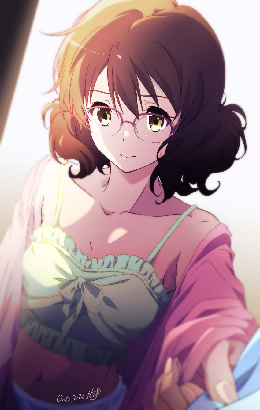 1girl bangs breasts brown_hair collarbone commentary curly_hair dated glasses hibike!_euphonium highres midriff navel nii_manabu oumae_kumiko over-rim_eyewear pink-framed_eyewear semi-rimless_eyewear short_hair signature small_breasts solo yellow_eyes