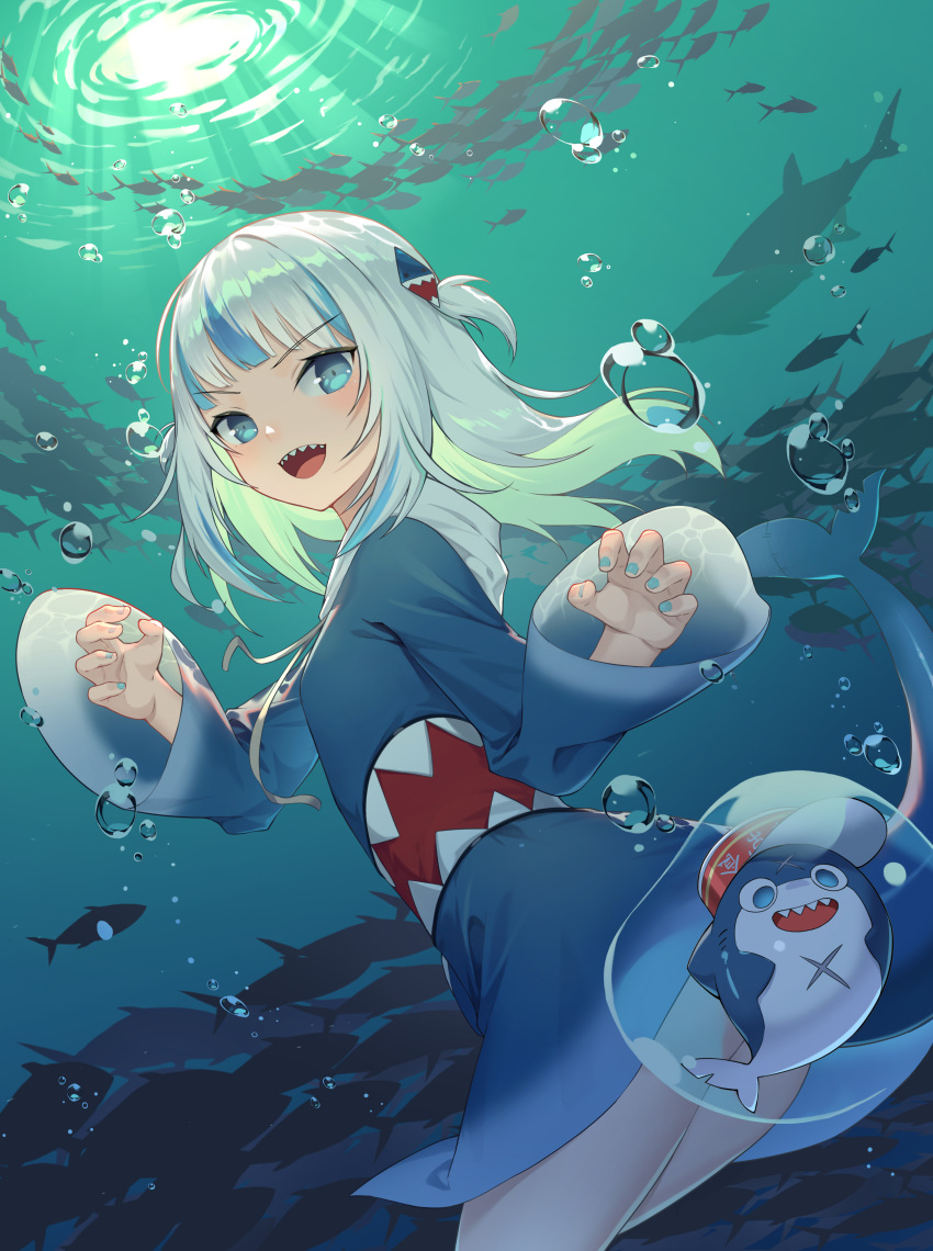 1girl :d absurdres bangs blue_eyes blue_hair blue_nails blue_shirt blunt_bangs bubble claw_pose commentary fish gawr_gura hair_ornament highres hololive hololive_english hood hood_down long_sleeves looking_at_viewer multicolored_hair open_mouth school shark shark_girl shark_hair_ornament sharp_teeth shirt smile solo streaked_hair teeth two-tone_hair underwater virtual_youtuber visor_cap white_hair white_legwear wide_sleeves yun_(user367624)