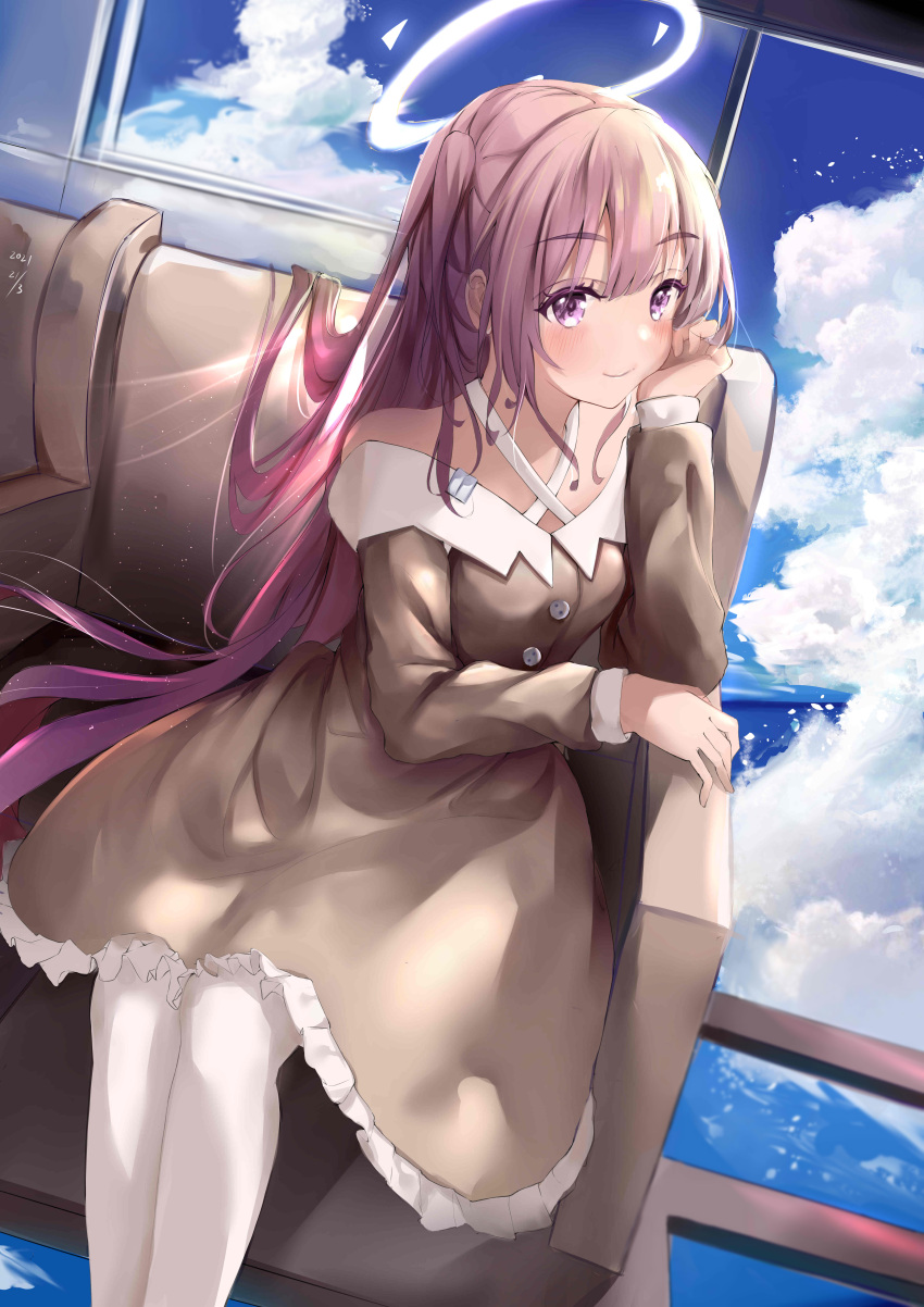 1girl absurdres blue_background brown_hair clouds cloudy_sky dress eyebrows_visible_through_hair foot_out_of_frame hand_up highres jiu_(pixiv36138474) long_hair looking_at_viewer ocean pantyhose pink_eyes sitting skirt sky smile solo sunlight white_legwear