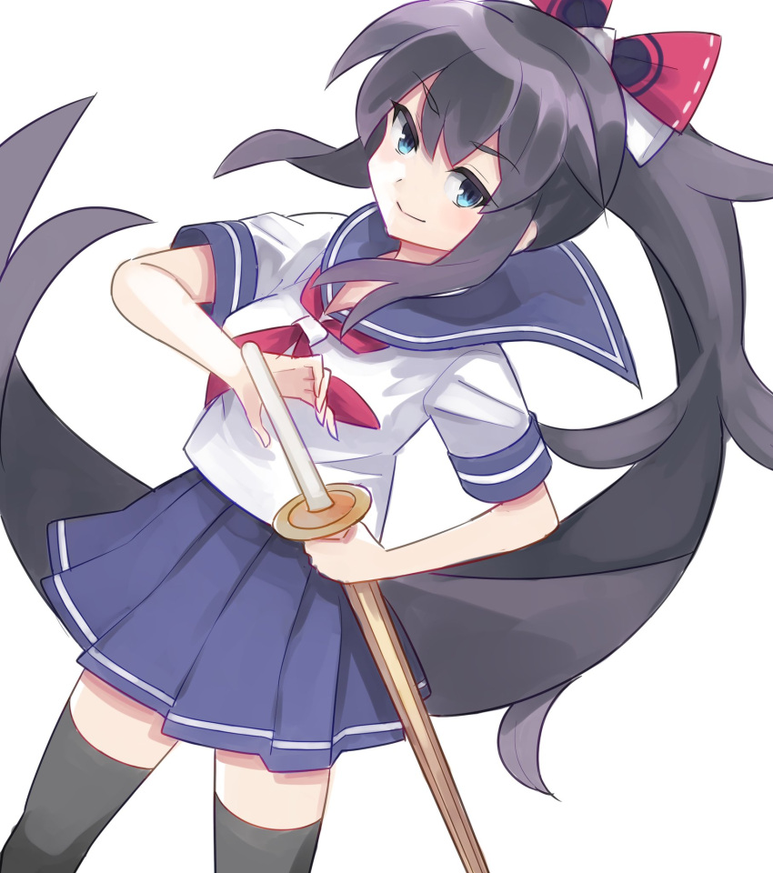 1girl alternate_costume bangs black_hair black_legwear blue_eyes blue_sailor_collar blue_skirt bow breasts closed_mouth commentary_request eyebrows_visible_through_hair hair_bow hand_up happy highres holding holding_weapon jpeg_artifacts komuro_takahiro long_hair looking_at_viewer miniskirt neckerchief pleated_skirt ponytail red_bow red_neckerchief rengetsu_(world_flipper) sailor_collar school_uniform serafuku shinai shiny shiny_hair shirt short_sleeves sidelocks simple_background skirt small_breasts smile solo standing sword thigh-highs tied_hair very_long_hair weapon white_background white_shirt world_flipper zettai_ryouiki