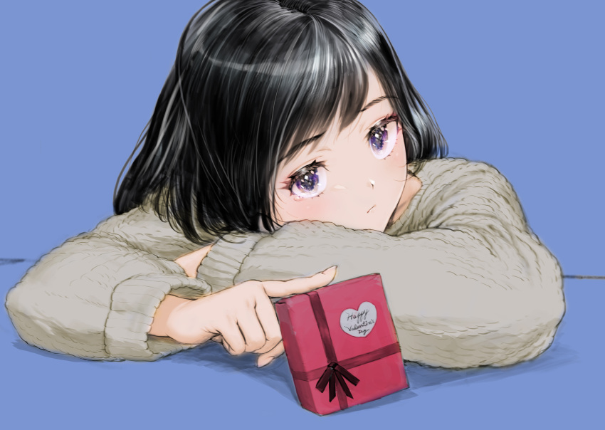 1girl absurdres bangs black_hair blue_background box closed_mouth eyebrows_visible_through_hair gift gift_box happy_valentine highres long_sleeves looking_at_viewer mochisuna original short_hair simple_background solo sweater swept_bangs valentine violet_eyes