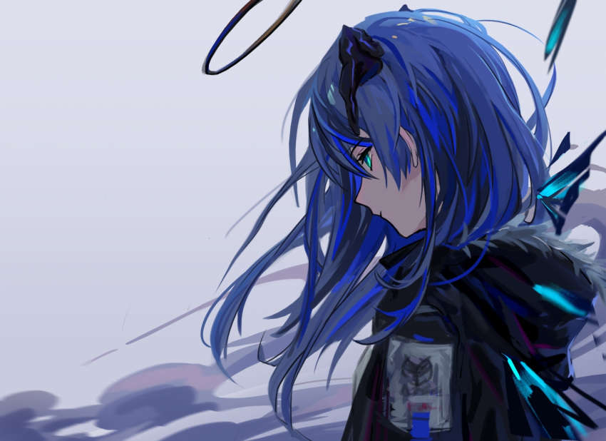 1girl angel arknights black_jacket blue_eyes blue_hair closed_mouth commentary_request demon_horns energy_wings eyebrows_visible_through_hair fallen_angel fur-trimmed_hood fur_trim halo hood hooded_jacket horns jacket jue_zz long_hair mostima_(arknights) solo