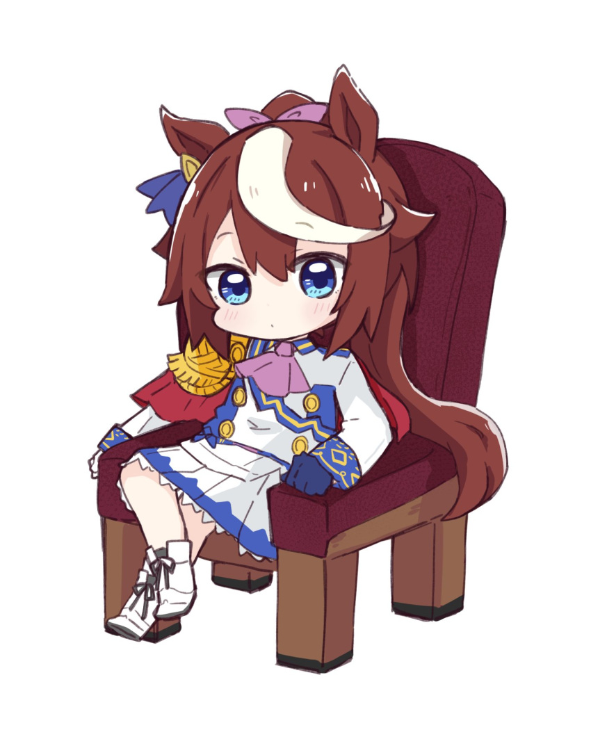 1girl animal_ears ascot asymmetrical_gloves bangs blue_eyes blue_gloves boots brown_hair chibi closed_mouth commentary_request crossed_legs epaulettes full_body gloves hair_between_eyes hair_ribbon highres hitomiz horse_ears horse_girl horse_tail jacket mismatched_gloves multicolored_hair on_chair pink_neckwear pink_ribbon pleated_skirt ponytail ribbon simple_background single_epaulette sitting skirt solo streaked_hair tail tokai_teio_(umamusume) umamusume white_background white_footwear white_gloves white_hair white_jacket white_skirt