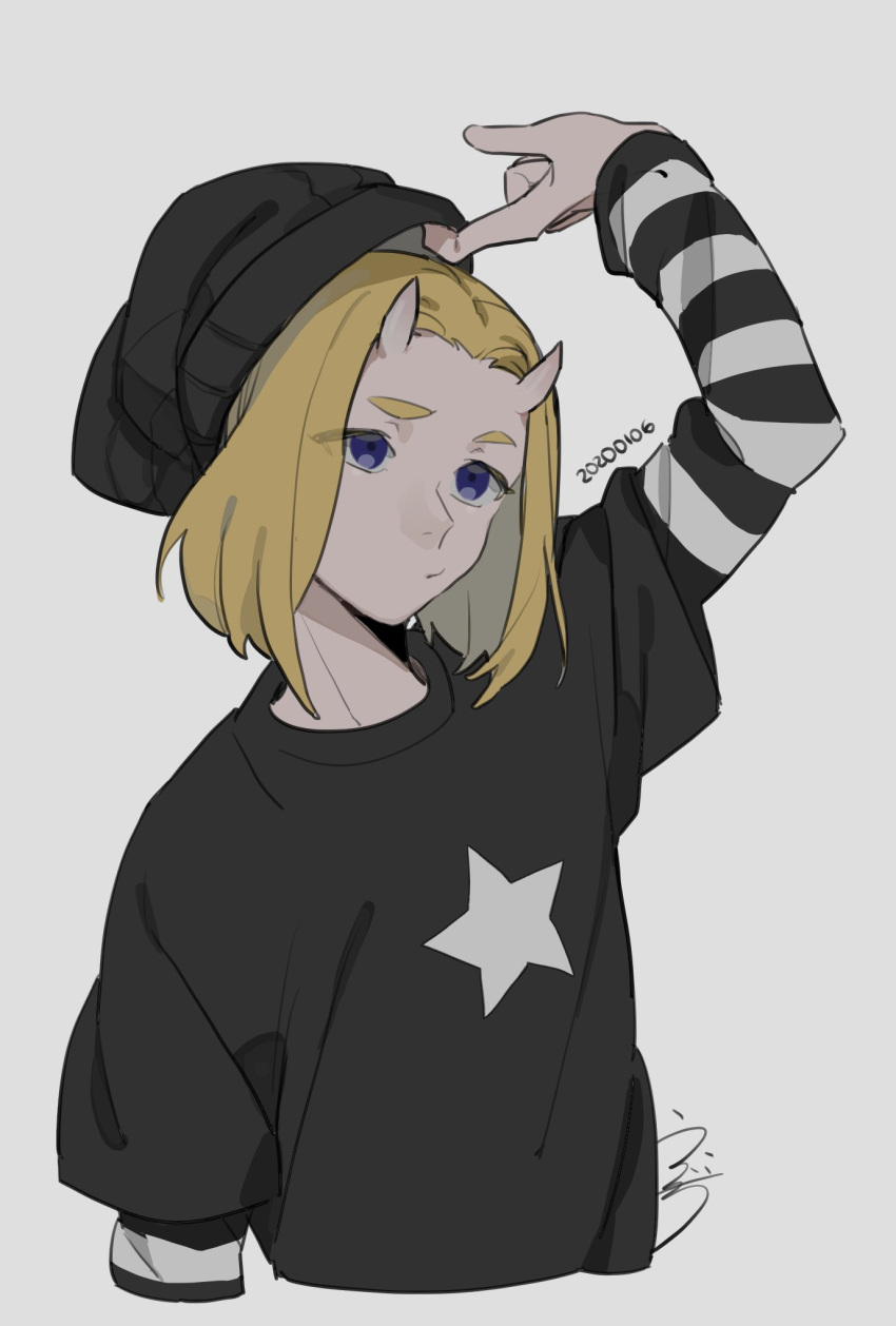1boy a'he_(the_legend_of_luoxiaohei) arm_up beanie black_headwear black_shirt blonde_hair blue_eyes dated drruraguchi expressionless grey_background hat highres horns layered_sleeves long_sleeves medium_hair print_shirt shirt short_over_long_sleeves short_sleeves simple_background solo the_legend_of_luo_xiaohei