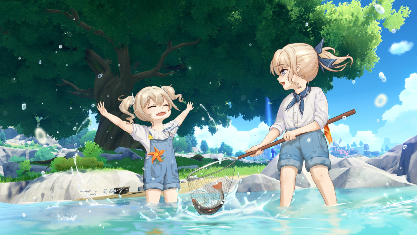 2girls 3d_background :d ^_^ ^o^ alternate_costume bangs barbara_(genshin_impact) beiyi bow casual closed_eyes commentary drill_hair english_commentary eyebrows_visible_through_hair fish fishing_net genshin_impact hair_between_eyes hair_bow hair_ribbon highres holding in_water jean_(genshin_impact) light_brown_hair long_hair looking_at_another multiple_girls outstretched_arms ponytail ribbon river short_sleeves shorts sidelocks sisters smile spread_arms suspenders twin_drills twintails wet wet_clothes wind younger