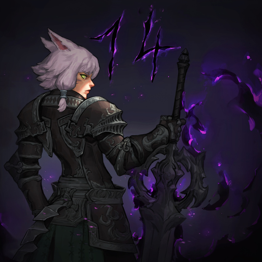 1girl animal_ears armor avatar_(ffxiv) bangs black_armor cat_ears cat_tail cowboy_shot dark_background dark_knight_(final_fantasy) facial_mark final_fantasy final_fantasy_xiv from_behind gauntlets greatsword highres holding holding_sword holding_weapon looking_at_viewer miqo'te short_hair shoulder_armor sicae solo sword tail weapon whisker_markings white_hair yellow_eyes