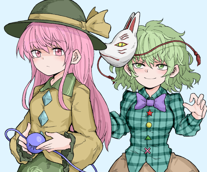 2girls bangs black_headwear blue_background bow bowtie circle closed_mouth cosplay costume_switch cross eyebrows_visible_through_hair fe_(tetsu) floral_print fox_mask green_eyes green_hair green_shirt hat hat_ribbon hata_no_kokoro hata_no_kokoro_(cosplay) komeiji_koishi komeiji_koishi_(cosplay) long_hair long_sleeves looking_at_another looking_at_viewer mask mask_on_head multiple_girls pink_eyes pink_hair plaid plaid_shirt purple_bow purple_bowtie ribbon rose_print shirt short_hair simple_background smile star_(symbol) third_eye touhou triangle upper_body wide_sleeves yellow_ribbon yellow_shirt