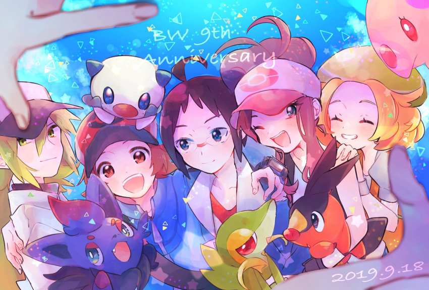 2girls 3boys :d ;d ahoge antenna_hair bangs baseball_cap beret bianca_(pokemon) blonde_hair blue_jacket brown_eyes brown_hair cheren_(pokemon) closed_mouth commentary_request dress glasses green_hair green_headwear grin hair_between_eyes hat highres hilbert_(pokemon) hilda_(pokemon) jacket long_hair misha_(ohds101) multiple_boys multiple_girls munna n_(pokemon) one_eye_closed open_mouth orange_vest oshawott pokemon pokemon_(creature) pokemon_(game) pokemon_bw red_headwear shirt short_hair short_sleeves sidelocks smile snivy star_(symbol) teeth tepig tongue upper_teeth vest white_dress white_shirt zipper_pull_tab zorua