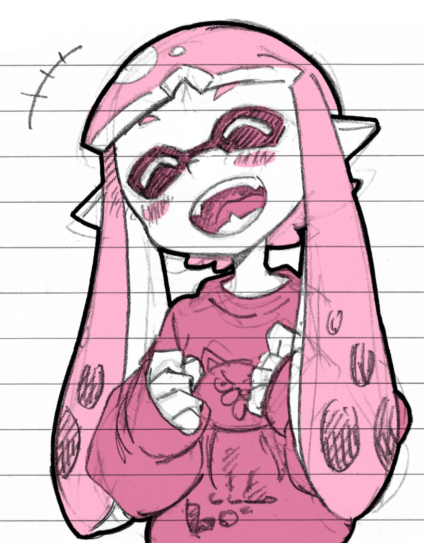 +++ 1girl bangs blush closed_mouth fangs greyscale hand_up head_tilt highres inkling judd_(splatoon) long_hair long_sleeves monochrome open_mouth pink_hair pink_shirt pink_sweater pointy_ears shirt simple_background solo splatoon_(manga) splatoon_(series) sweater tentacle_hair upper_body white_background yoshizawa_miyabi