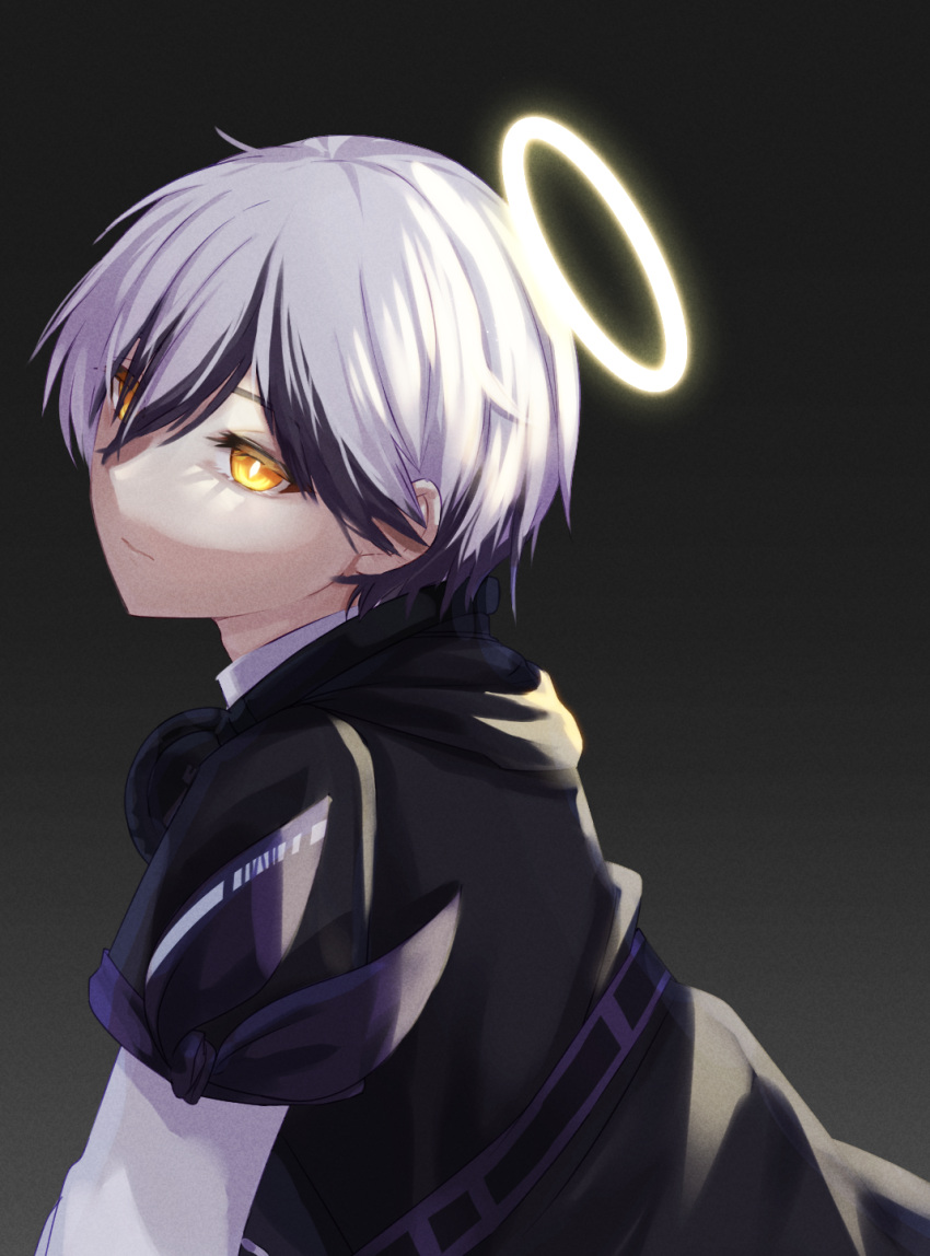 1boy adnachiel_(arknights) arknights bangs black_hair closed_mouth crossed_bangs expressionless glowing hair_between_eyes hair_over_eyes halo highres male_focus multicolored_hair nemu_raku_kizoku_(user_exgk7444) shaded_face short_hair simple_background solo two-tone_hair upper_body white_hair yellow_eyes
