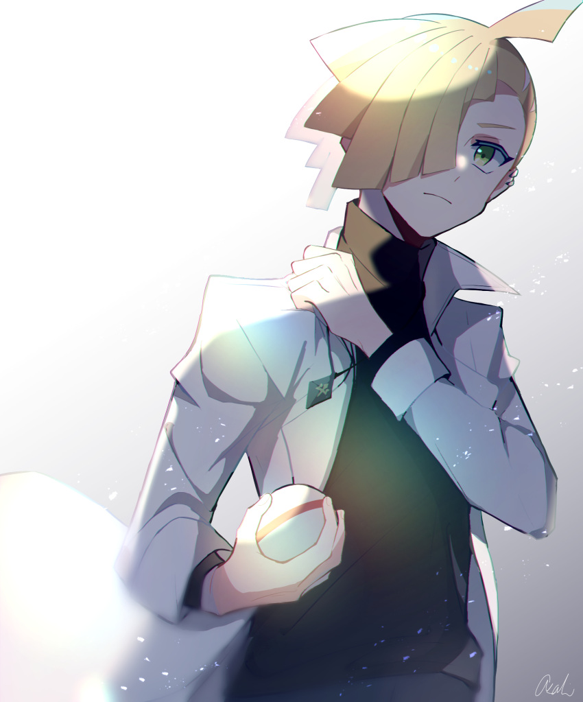 1boy bangs black_shirt blonde_hair blurry closed_mouth gladion_(pokemon) green_eyes hair_over_one_eye hand_up highres holding holding_poke_ball jewelry labcoat long_sleeves male_focus necklace poke_ball pokemon pokemon_(game) pokemon_sm premier_ball shirt short_hair signature solo tere_asahi turtleneck