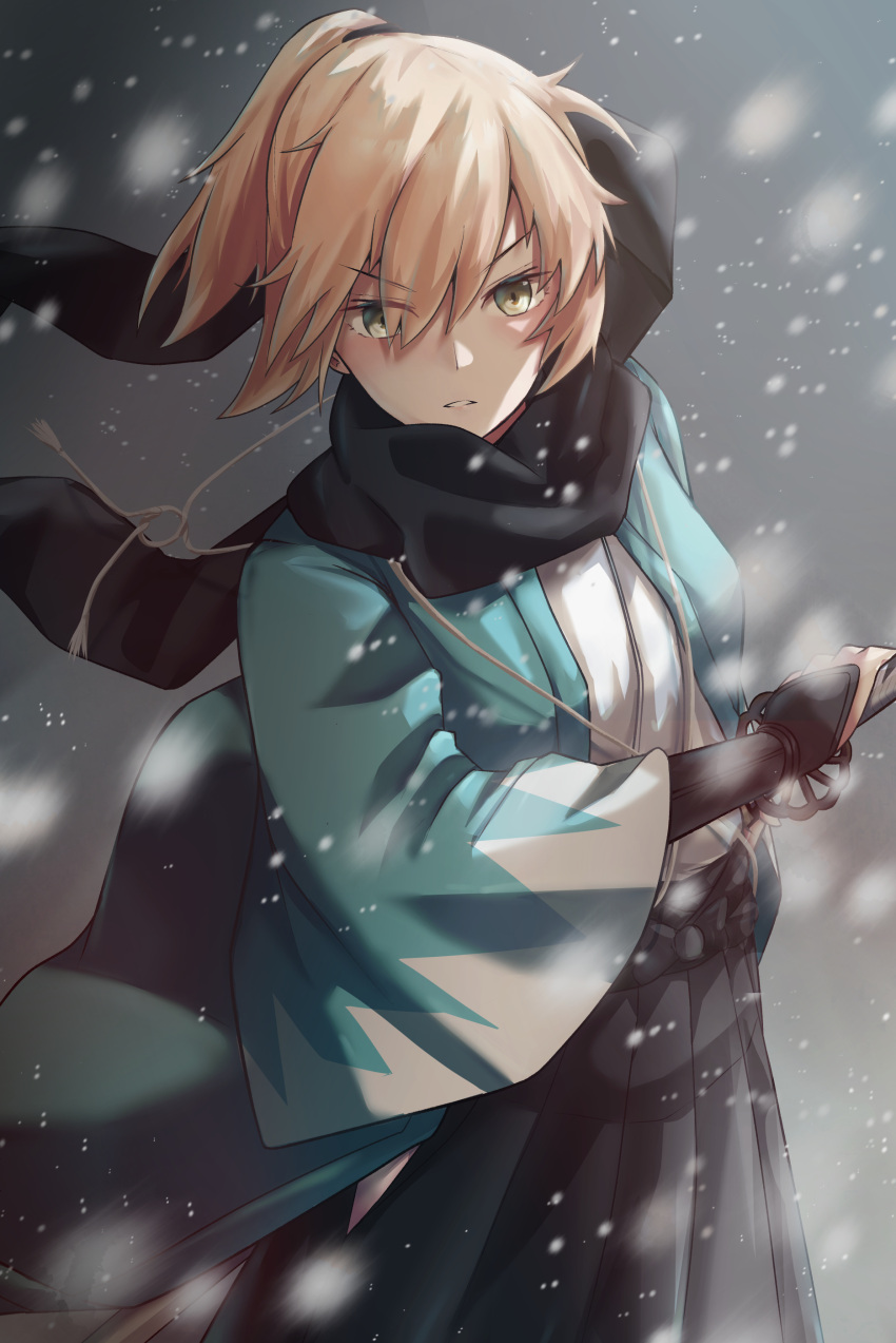 1girl absurdres bangs black_hakama black_scarf blonde_hair eyebrows_visible_through_hair fate/grand_order fate_(series) grey_background hair_between_eyes hakama haori highres holding holding_sword holding_weapon japanese_clothes kimono koha-ace looking_at_viewer medium_hair okita_souji_(fate) okita_souji_(koha/ace) parted_lips ponytail reftdr scarf sheath solo standing sword unsheathing v-shaped_eyebrows weapon white_kimono winter yellow_eyes