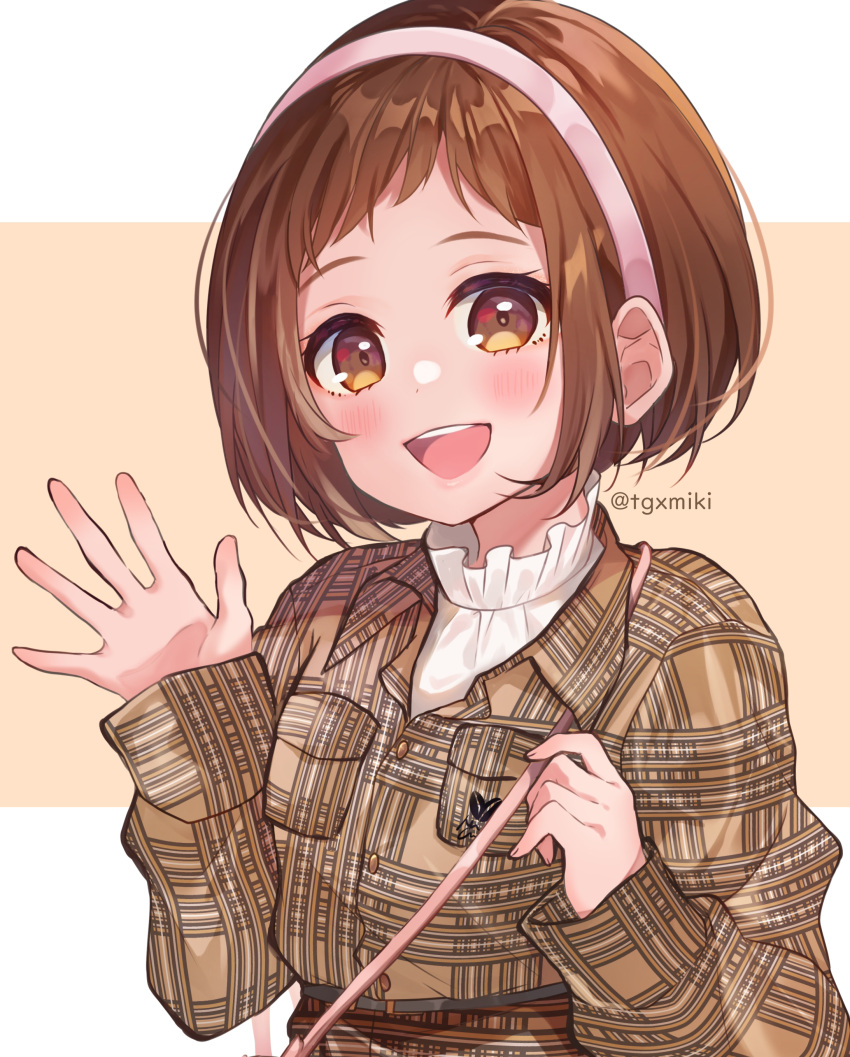 1girl :d absurdres alternate_costume bang_dream! blush breast_pocket brown_eyes brown_hair brown_jacket collar collared_jacket frilled_collar frills hairband hand_up hazawa_tsugumi highres jacket long_sleeves looking_at_viewer open_mouth pink_hairband plaid plaid_jacket pocket short_hair sidelocks smile solo standing strap tareme teeth tgxmiki twitter_username upper_body upper_teeth waving wing_collar