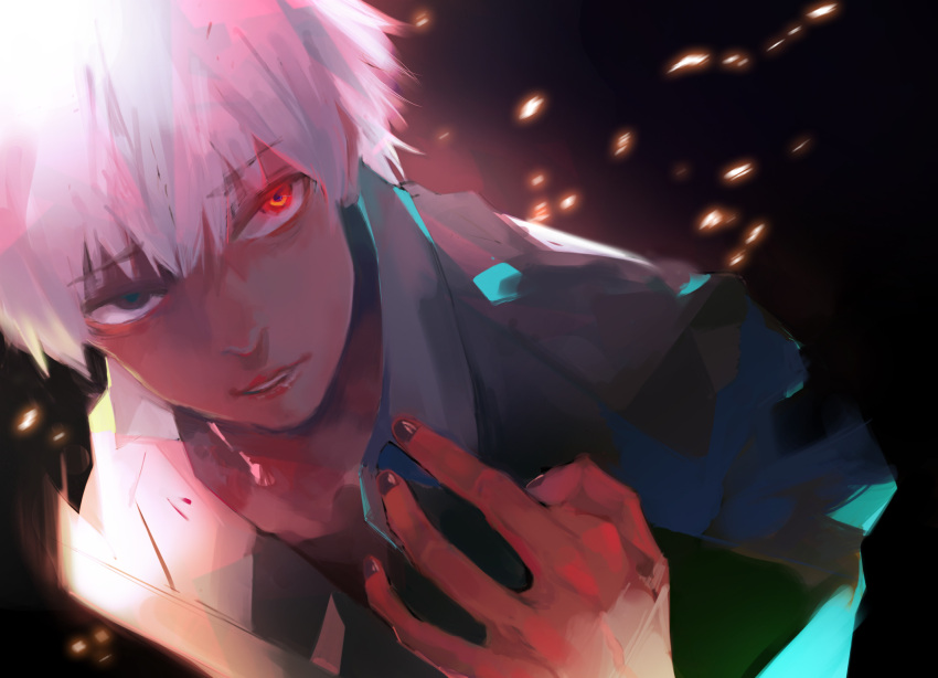1boy bangs black_background black_eyes commentary_request gradient gradient_background grey_nails grey_shirt hand_up heterochromia highres kaneki_ken kyuuba_melo lips looking_at_viewer male_focus nail_polish parted_lips red_eyes shirt short_hair solo teeth tokyo_ghoul white_hair