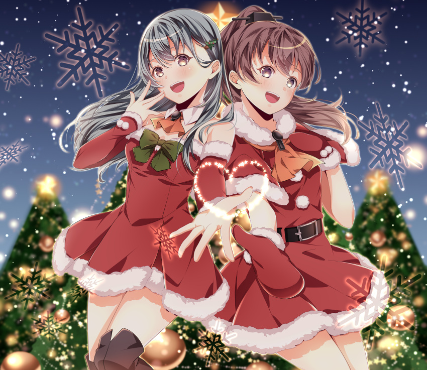 2girls aqua_hair bangs bare_shoulders belt black_belt black_legwear blurry blurry_background bow brown_hair capelet christmas_tree christmas_tree_hair_ornament dress elbow_gloves fur-trimmed_capelet fur-trimmed_dress fur-trimmed_gloves fur_trim gloves green_bow green_eyes hair_between_eyes hair_ornament heart highres kantai_collection kukimaru kumano_(kancolle) light_blush looking_at_viewer multiple_girls night open_mouth outdoors outstretched_arm red_capelet red_dress red_gloves santa_costume snow snowflakes suzuya_(kancolle) teeth thigh-highs upper_teeth