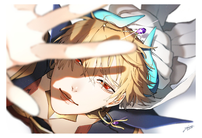 1boy arabian_clothes bangs blonde_hair earrings fate/grand_order fate_(series) gilgamesh_(caster)_(fate) gilgamesh_(fate) hair_between_eyes hair_ornament headdress highres jewelry looking_at_viewer male_focus open_mouth red_eyes short_hair siwasu1209 smile solo