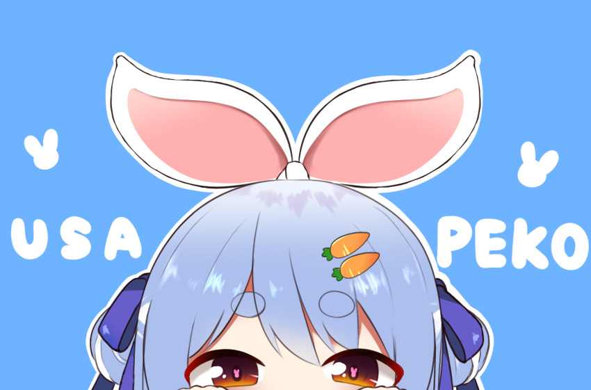 1girl bangs blue_background blue_ribbon brown_eyes bunny-shaped_pupils carrot_hair_ornament chibi eyebrows_visible_through_hair food-themed_hair_ornament hair_ornament hair_ribbon hands_up hololive looking_at_viewer outline peeking_out ribbon seigan_subaru short_eyebrows simple_background solo symbol-shaped_pupils thick_eyebrows two_side_up usada_pekora virtual_youtuber white_outline