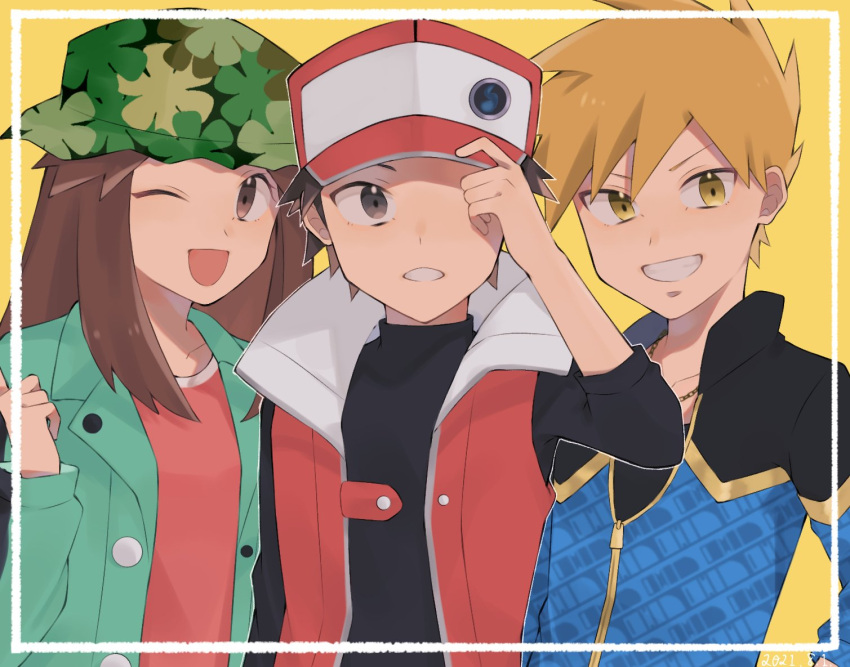 1girl 2boys ;d bangs black_shirt blue_jacket blue_oak brown_eyes brown_hair buttons camouflage camouflage_headwear coat collarbone commentary_request eyelashes framed green_jacket grin hand_on_headwear hand_up hat jacket jewelry leaf_(pokemon) long_hair looking_at_viewer multiple_boys necklace official_alternate_costume one_eye_closed open_mouth osigatoutoi_tou pink_shirt pokemon pokemon_(game) pokemon_masters_ex red_(pokemon) red_coat shirt short_hair sleeveless_coat smile spiky_hair teeth upper_body yellow_background zipper_pull_tab