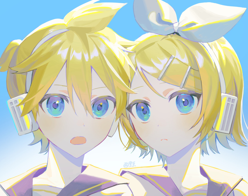 1boy 1girl :o backlighting bangs blonde_hair blue_background blue_eyes bow collared_shirt commentary expressionless hair_bow hair_ornament hairclip headphones highres kagamine_len kagamine_rin looking_at_viewer open_mouth portrait sailor_collar shirt short_hair short_ponytail side-by-side signature spiky_hair swept_bangs torino_kawazu vocaloid white_bow