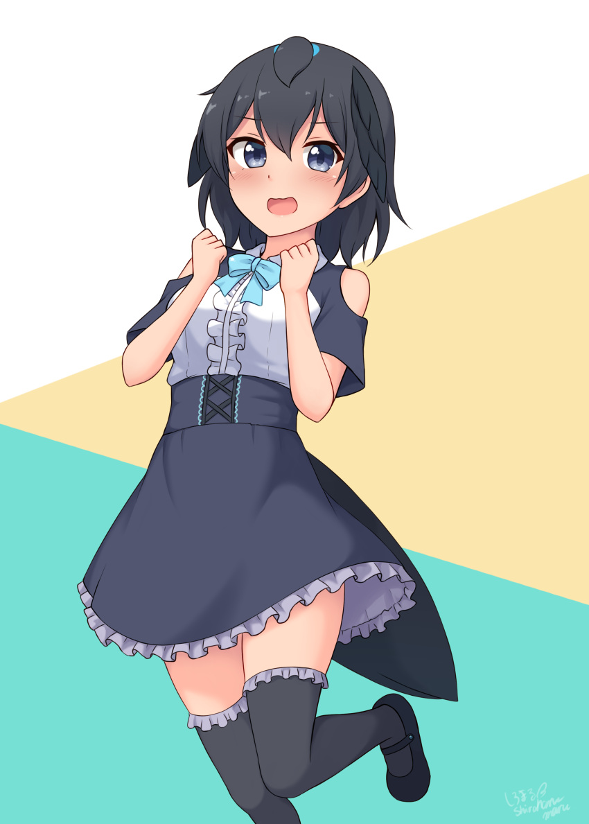 1girl absurdres artist_name bangs bird_tail black_dress black_footwear black_hair blue_bow blue_bowtie blue_eyes blush bow bowtie center_frills clenched_hands clothing_cutout collared_dress commentary dress frilled_dress frilled_legwear frills head_wings highres kemono_friends leg_up looking_at_viewer mary_janes open_mouth shiraha_maru shoes short_dress short_hair short_sleeves shoulder_cutout signature smile solo standing standing_on_one_leg superb_bird-of-paradise_(kemono_friends) tail thigh-highs twitter_username