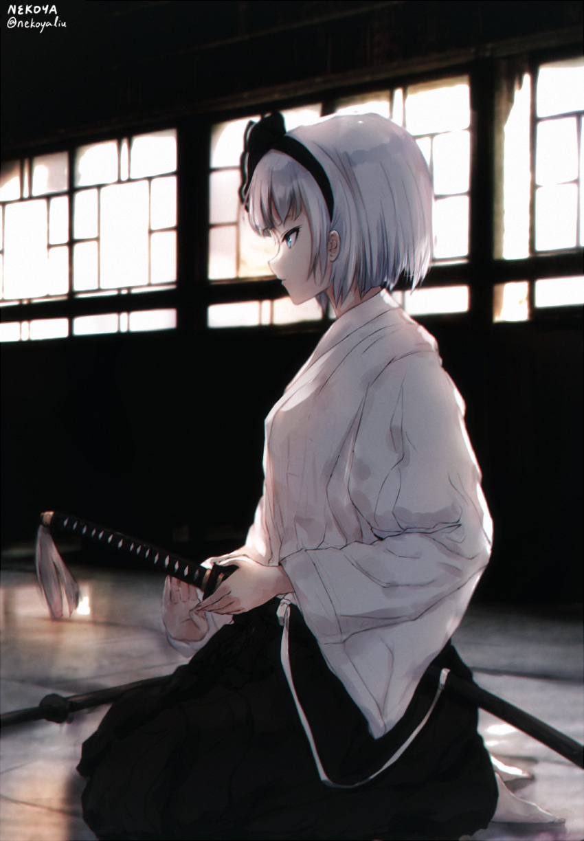 1girl alternate_costume artist_name baggy_clothes bangs black_hairband black_hakama black_ribbon blue_eyes bob_cut breasts closed_mouth commentary_request expressionless from_side full_body hair_ribbon hairband hakama hakama_skirt highres holding holding_sheath holding_sword holding_weapon indoors japanese_clothes katana kendo kimono konpaku_youmu long_sleeves looking_away nekoya_(liu) no_shoes on_floor profile ready_to_draw reflection reflective_floor ribbon scabbard seiza serious sheath sheathed shinai shirt short_hair sidelocks silver_hair sitting skirt small_breasts socks solo sword tassel tile_floor tiles touhou weapon white_hair white_kimono white_legwear white_ribbon white_shirt wide_sleeves window