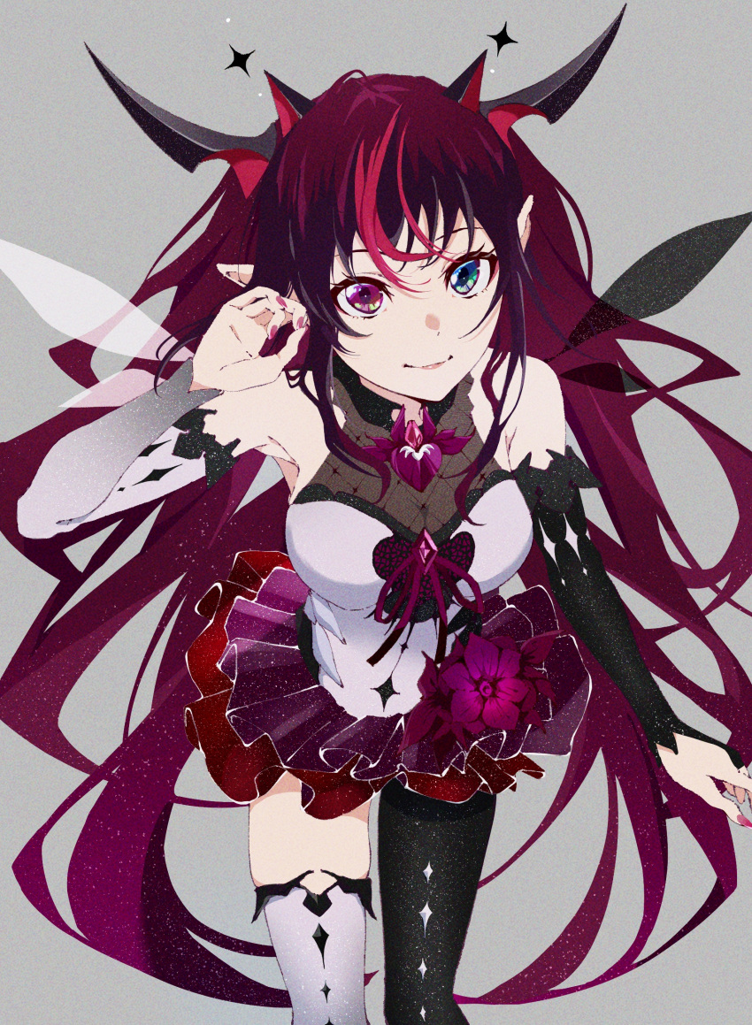 1girl absurdres asymmetrical_legwear asymmetrical_sleeves black_legwear blue_eyes breasts brooch closed_mouth commentary cowboy_shot demon_horns detached_sleeves detached_wings dress flower grey_background hair_between_eyes halo heart_brooch heterochromia highres hololive hololive_english horns irys_(hololive) jewelry layered_skirt lips long_hair looking_at_viewer medium_breasts miniskirt mismatched_legwear mismatched_sleeves mismatched_wings multicolored_hair nail_polish oshimaidebu pink_nails pointy_ears purple_flower purple_hair purple_skirt red_skirt redhead see-through simple_background single_leg_pantyhose single_thighhigh skindentation skirt smile solo standing streaked_hair symbol-only_commentary thigh-highs thighs two-tone_skirt very_long_hair violet_eyes virtual_youtuber white_dress white_legwear wings