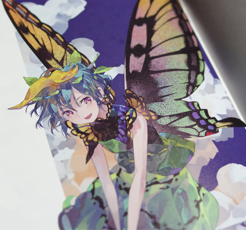 1girl bangs black_dress blue_hair blue_sky butterfly_wings clouds cloudy_sky comiket_95 dress eternity_larva eyebrows_visible_through_hair green_dress hair_between_eyes leaf leaf_on_head looking_to_the_side multicolored_clothes multicolored_dress multicolored_eyes open_mouth orange_eyes orange_sky sample shihou_(g-o-s) short_hair short_sleeves sky smile solo touhou traditional_media violet_eyes wings