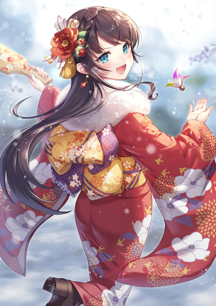 1girl :d absurdres aqua_eyes ass blush brown_hair earrings feet_out_of_frame floating_hair floral_print flower fur_collar gomashio_ponz hair_flower hair_ornament highres holding holding_paddle japanese_clothes jewelry kimono long_hair looking_at_viewer looking_back obi open_mouth original paddle red_flower red_kimono sash smile snow snowing solo standing standing_on_one_leg tassel tassel_earrings v-shaped_eyebrows wide_sleeves