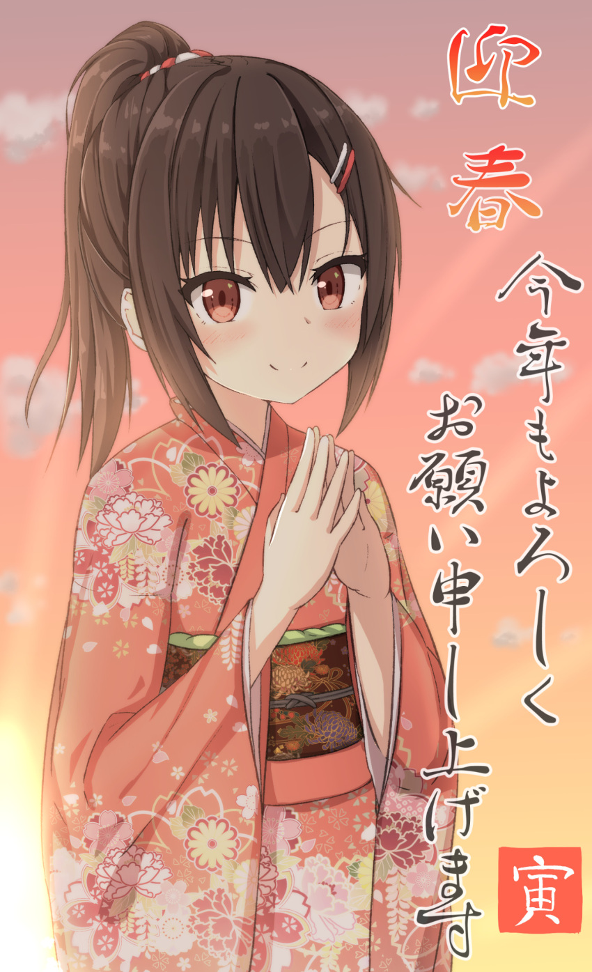 1girl absurdres bangs black_hair blush brown_eyes closed_mouth clouds commentary_request eyebrows_visible_through_hair floral_print hair_between_eyes hair_ornament hairclip high_ponytail highres hippo_(hirople) japanese_clothes kimono long_hair long_sleeves looking_at_viewer nengajou new_year obi original ponytail print_kimono red_kimono sash smile solo steepled_fingers sunset translation_request wide_sleeves