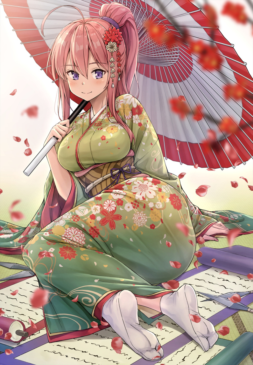 1girl arm_support ass bangs blurry blurry_foreground blush breasts closed_mouth commentary_request depth_of_field eyebrows_visible_through_hair floral_print flower green_kimono hair_flower hair_ornament high_ponytail highres holding holding_umbrella japanese_clothes kimono kotatsu_(kotatsu358) large_breasts long_hair long_sleeves looking_at_viewer neet_de_otaku_na_kunoichi_to_naze_ka_dousei_hajimemashita no_shoes obi oil-paper_umbrella petals pink_hair ponytail print_kimono reclining red_flower sash scroll shizuri_(neet_de_otaku_na_kunoichi_to_naze_ka_dousei_hajimemashita) sidelocks simple_background smile soles solo tabi umbrella underbust very_long_hair violet_eyes white_background white_legwear wide_sleeves