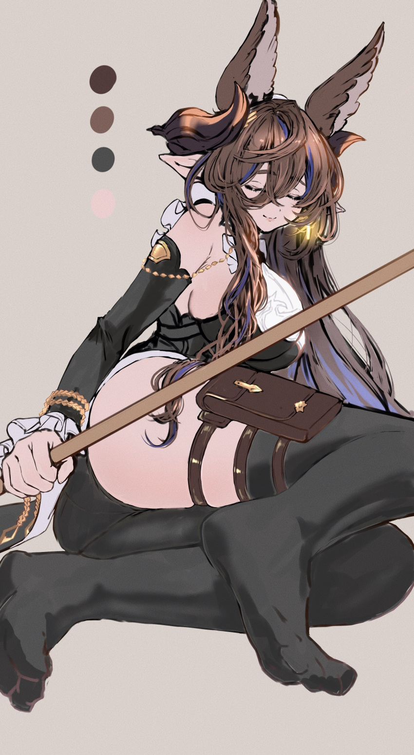 1girl absurdres ahiko_(re_ruikia3) animal_ears ass asymmetrical_legwear bare_shoulders beige_background black_legwear blue_hair breasts brown_hair closed_mouth detached_sleeves eyebrows_visible_through_hair galleon_(granblue_fantasy) glowing granblue_fantasy hair_between_eyes highres horns large_breasts multicolored_hair pointy_ears sideboob simple_background smile solo staff streaked_hair thigh-highs thigh_pouch thigh_strap