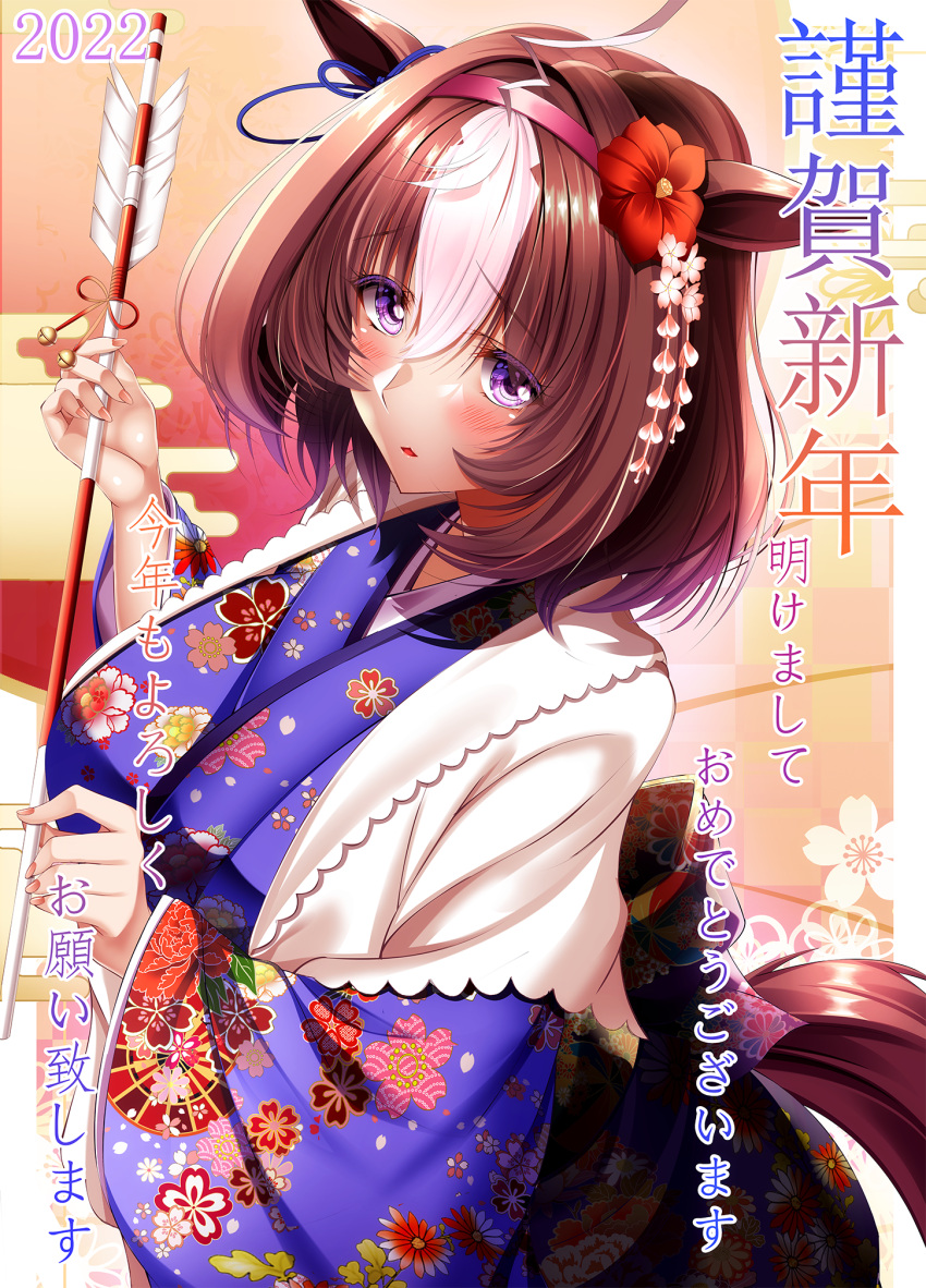 1girl :3 alternate_costume animal_ears blue_eyes blush breasts commentary_request fingernails happy_new_year highres horse_ears horse_girl horse_tail japanese_clothes kimono large_breasts looking_at_viewer medium_hair meisho_doto_(umamusume) multicolored_hair new_year solo tail translation_request two-tone_hair umamusume yuuzuki_hijiri