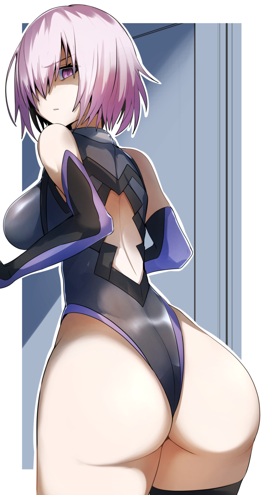 1girl absurdres ass back bangs bare_shoulders black_leotard breasts collar elbow_gloves fate/grand_order fate_(series) gin_moku gloves hair_over_one_eye highleg highleg_leotard highres large_breasts leotard light_purple_hair looking_at_viewer looking_back mash_kyrielight metal_collar purple_gloves shaded_face short_hair solo thigh_strap thighs violet_eyes